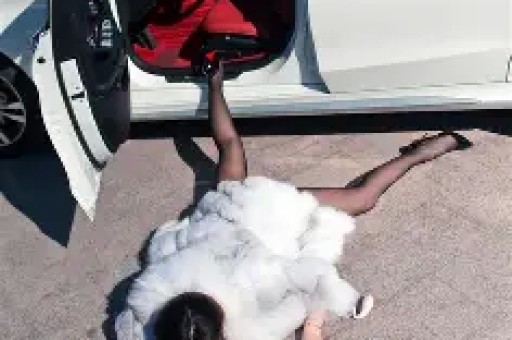 清纯女主播人设塌房酒后直播狂亲男嘉宾第二天哭着表示很后悔