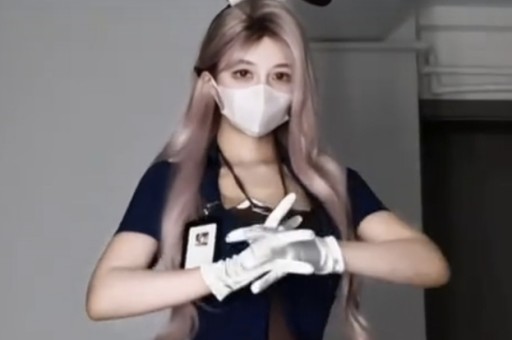 这个坚强面对绝症的少女形象不仅让