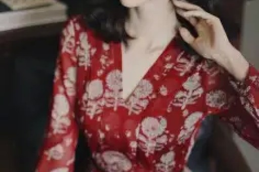 网红丹丹再翻车!印度火车没座位被她夸成一家团圆神设计! 网红丹丹再翻车!印度火车没座位被她夸成一家团圆神设计!